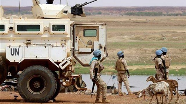 附图：联合国驻马里综合稳定团维和人员在马里进行巡逻。（图片来源：越通社）