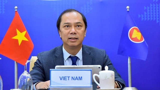 阮国勇副部长出席东盟与英国外长三方视频对话会。