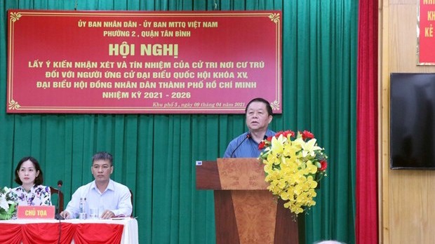 越共中央宣教部部长阮仲义发表讲话。