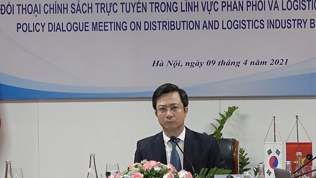 越南工贸部国内市场司司长陈维东出席对话会。