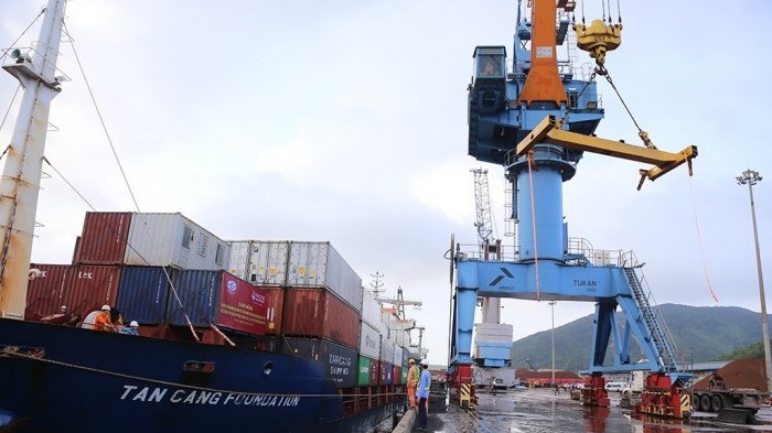 老越国际港口迎接新第一艘集装箱船。（图片来源：交通报）