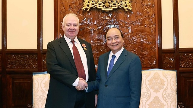 越南国家主席阮春福会见俄罗斯驻越大使康斯坦丁·弗努科夫。（图片来源：越通社）