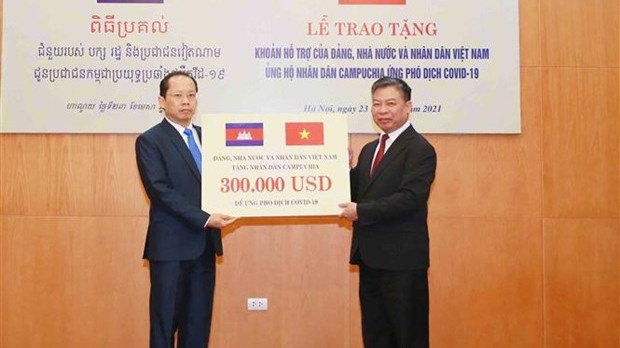 越南向柬埔寨捐赠30万美元 用于抗击新冠肺炎疫情。