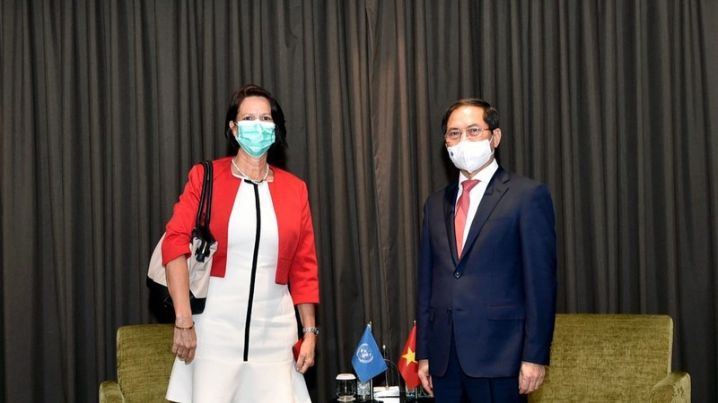 越南外交部部长裴青山会见联合国秘书长缅甸事务特使克里斯汀·伯格纳。（图片来源：国际报）