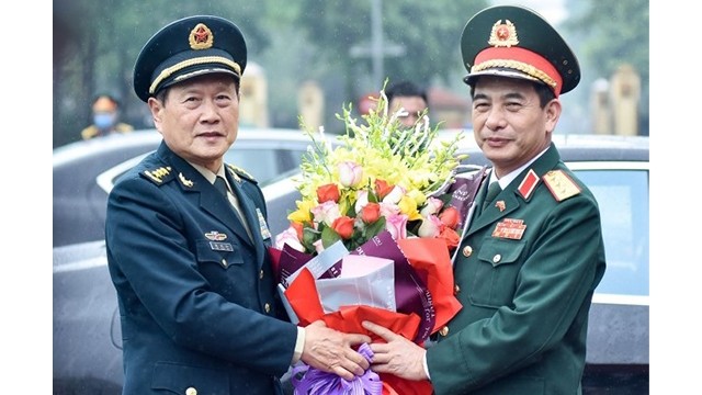越南国防部部长潘文江上将与中国国防部长魏凤和上将。（图片来源：VGP）