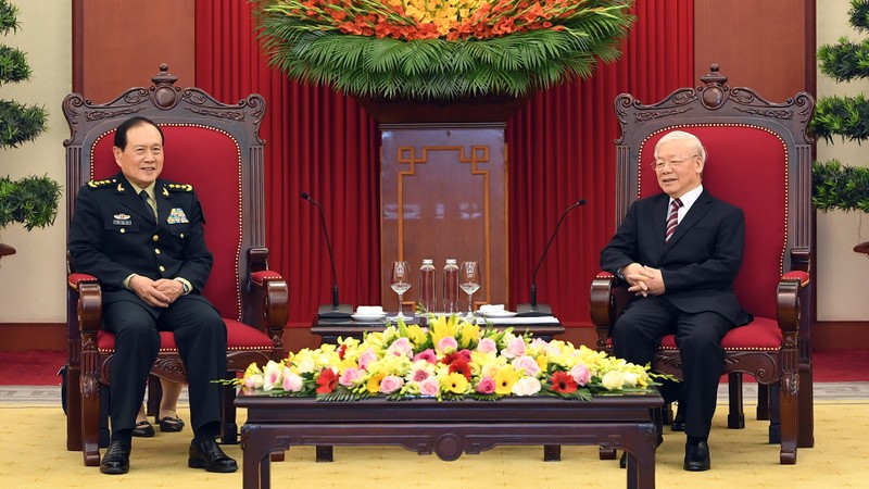 越共中央总书记阮富仲会见中国国防部长魏凤和。（维玲 摄）