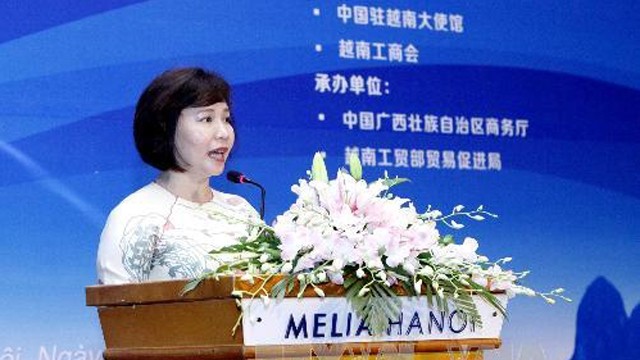 越南工贸部副部长胡氏金钗在论坛上致开幕词。 (Photo: 图片来源：越通社)