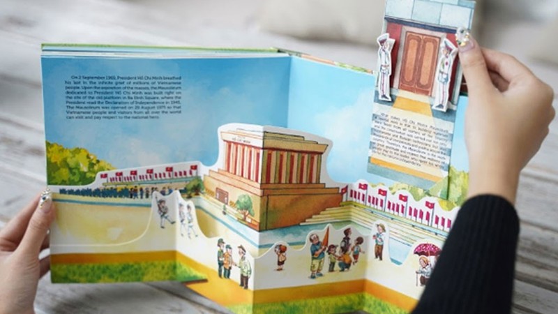 《河内千年记忆》立体书展现生机勃勃的首都风貌。