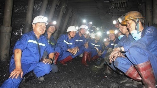 附图：矿工工人。