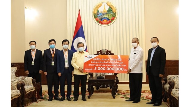 星光电信公司为老挝开展防疫工作提供120亿越盾援助款项。