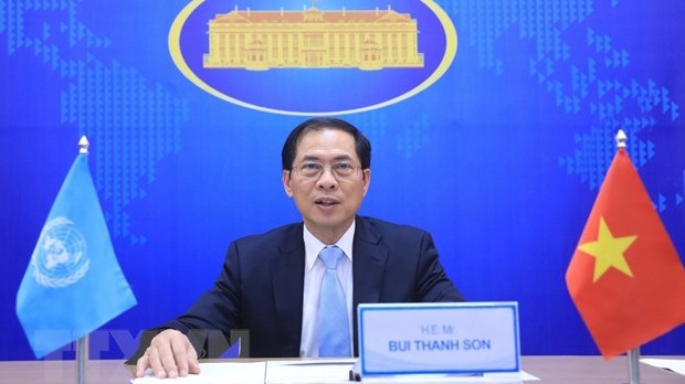 越南外交部部长裴青山出席会议。