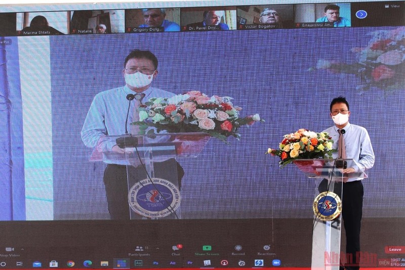 越南科技翰林院院长周文明在仪式上发言。