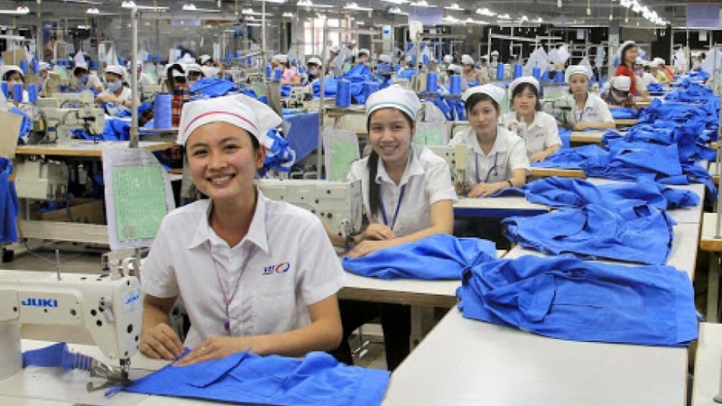 附图：越南纺织业力争实现可持续发展目标。