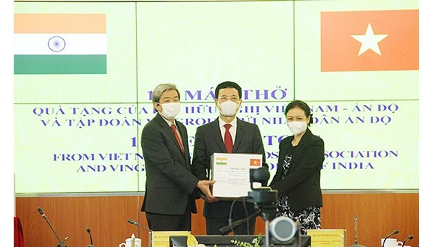 越南向印度人民赠送100台呼吸机。（图片来源：越通社）