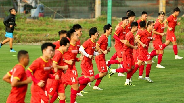 越南足球队正在训练。