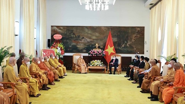 国家主席阮春福会见越南佛教协会领导代表团。