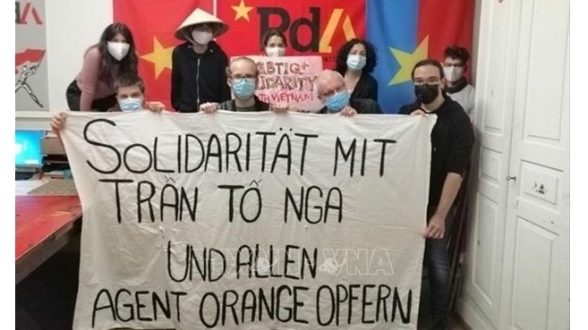 瑞士劳动党声援越南橙毒剂/二恶英受害者。 （图片来源：越通社）
