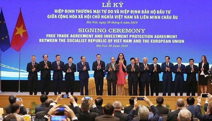 附图：越欧自贸协定签字仪式在河内举行。