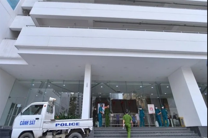 职能部门对阮文青居住的公寓进行封锁。