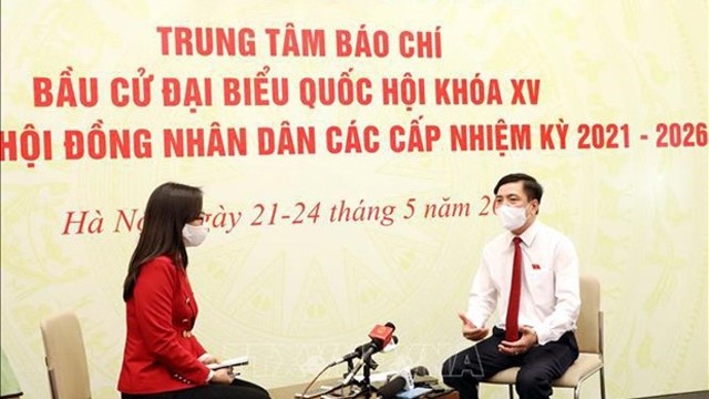 越南国会秘书长、国会办公厅主任、国家选举委员会办公室主任裴文强接受记者采访。