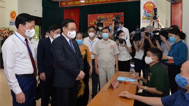 国会主席王廷惠检查海阳省荆门市选举工作。