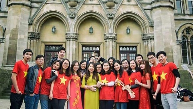 在英国的越南学生。（图片来源：越通社）