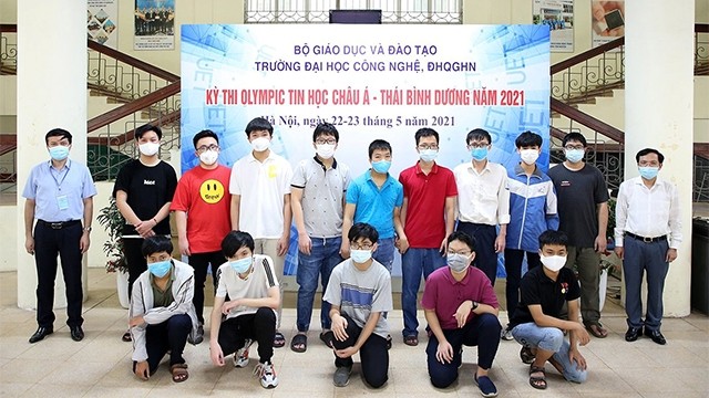 越南国家队由15名学生组成参加在线竞赛。