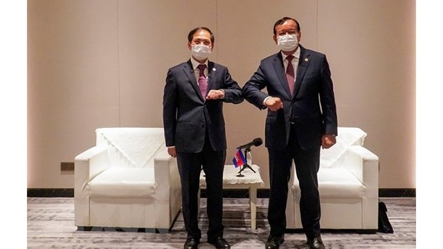 柬埔寨外交与国际合作部大臣布拉索昆和越南外交部长裴青山。（图片来源：越通社）