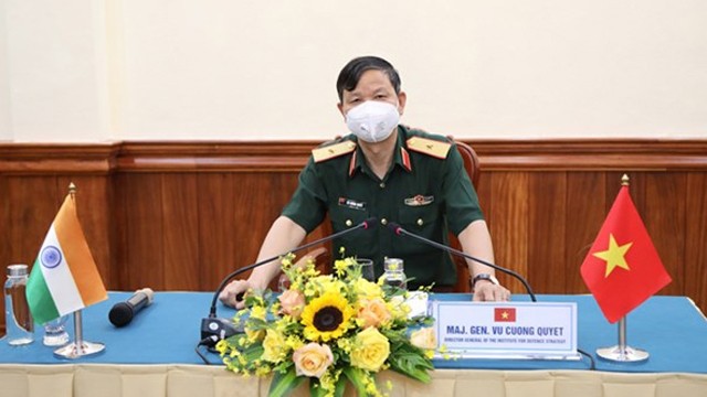 越南国防部国防战略研究院院长武疆决少将主持河内分会场。