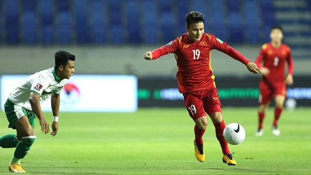 越南球员阮光海射球。