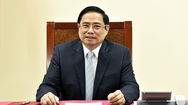 越南政府总理范明正与法国总理让·卡斯特克斯通电话。（图片来源：VGP）