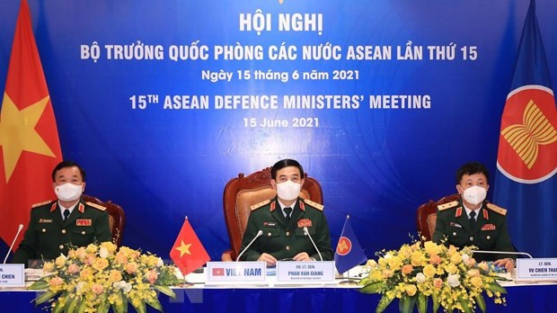 越南国防部部长潘文江上将率领越南代表团出席会议。（图片来源：越通社）