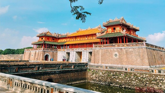 午门是顺化皇城的四门之一，是顺化城的正门，位于南面，俯瞰着极具诗意的香河，被认为是顺化城的巅峰建筑。 （图片来源：明维 摄）