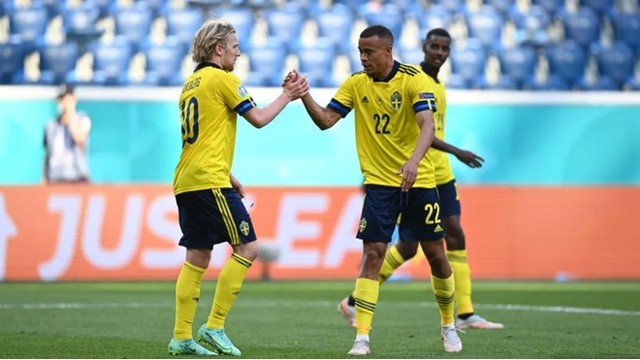 瑞典球员庆祝进球。