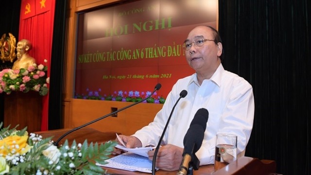 国家主席阮春福在会上发表讲话。