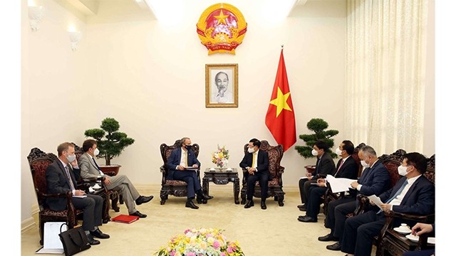 越南政府副总理范平明会见了英国首席大臣兼外交发展大臣多米尼克·拉布。