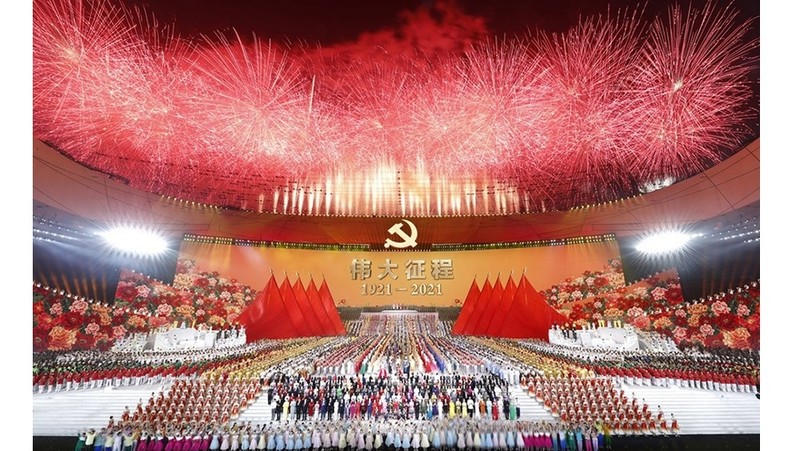 庆祝中国共产党成立100周年的文艺演出。（图片来源：新华社）