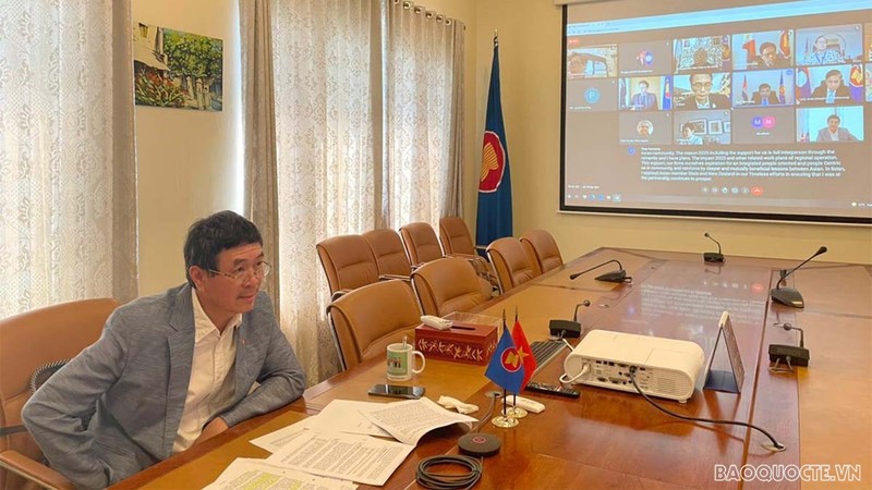 越南驻东盟代表团团长阮海鹏大使出席会议。（图片来源：国际报）