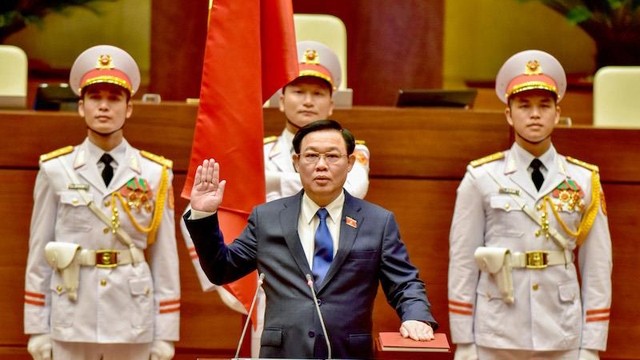 国会主席王廷惠宣誓就职。