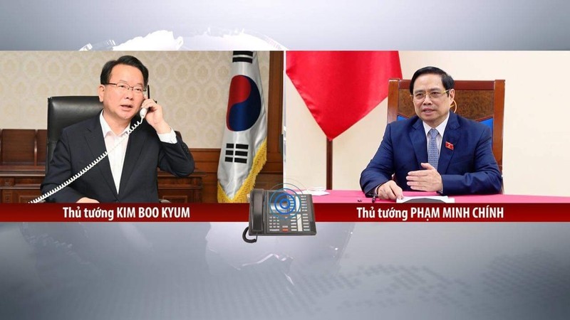 越南政府总理范明正与韩国总理金富谦通电话。