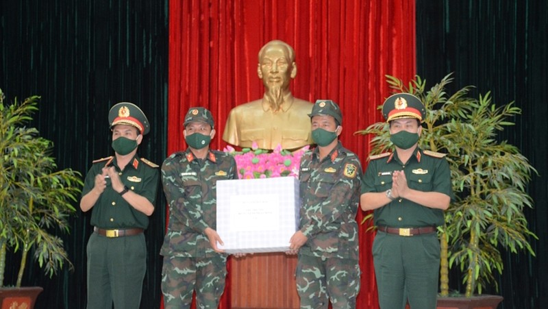越南炮兵部队举行2021年国际军事比赛出征仪式。