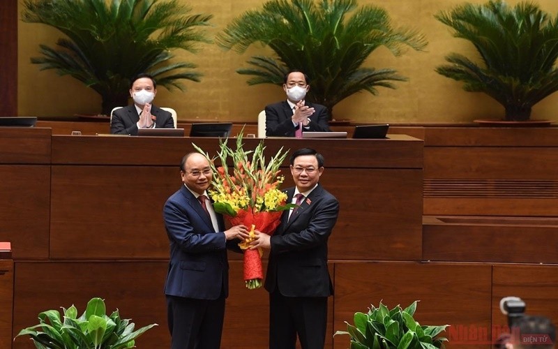 国会主席王廷惠祝贺国家主席阮春福当选连任。