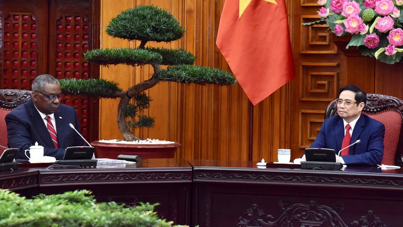 越南政府总理范明正会见会美国防长奥斯汀。（陈海 摄）