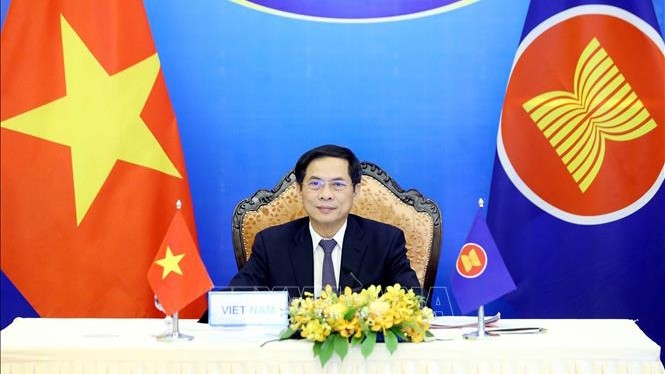 越南外交部长裴青山出席第28届东盟地区论坛外长会。