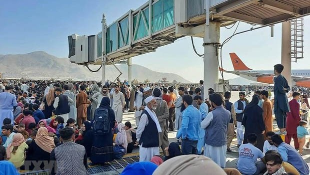 塔利班宣布控制阿富汗后许多人被迫疏散。（图片来源：越通社）