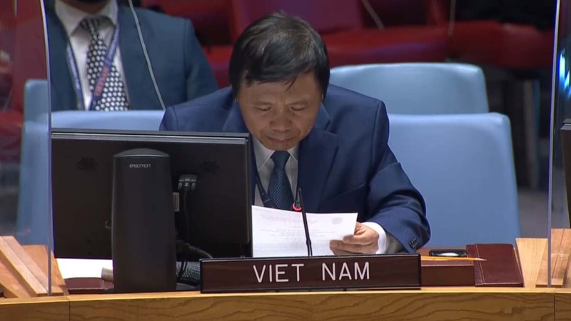 越南驻联合国代表团团长邓廷贵大使。