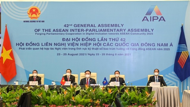 越南国会主席王廷惠出席第42届东盟议会联盟大会开幕式。（图片来源：维灵 摄）
