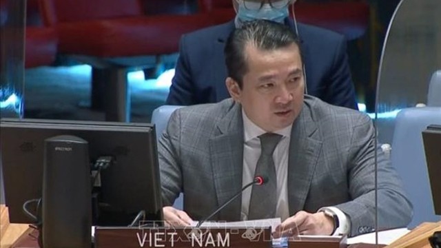 越南常驻联合国代表团副团长范海英出席会议。