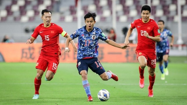 中国队和日本队交锋。