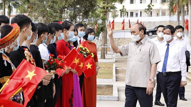 国家主席阮春福出席安沛省少数民族学校新学年开学典礼。（图片来源：VOV）